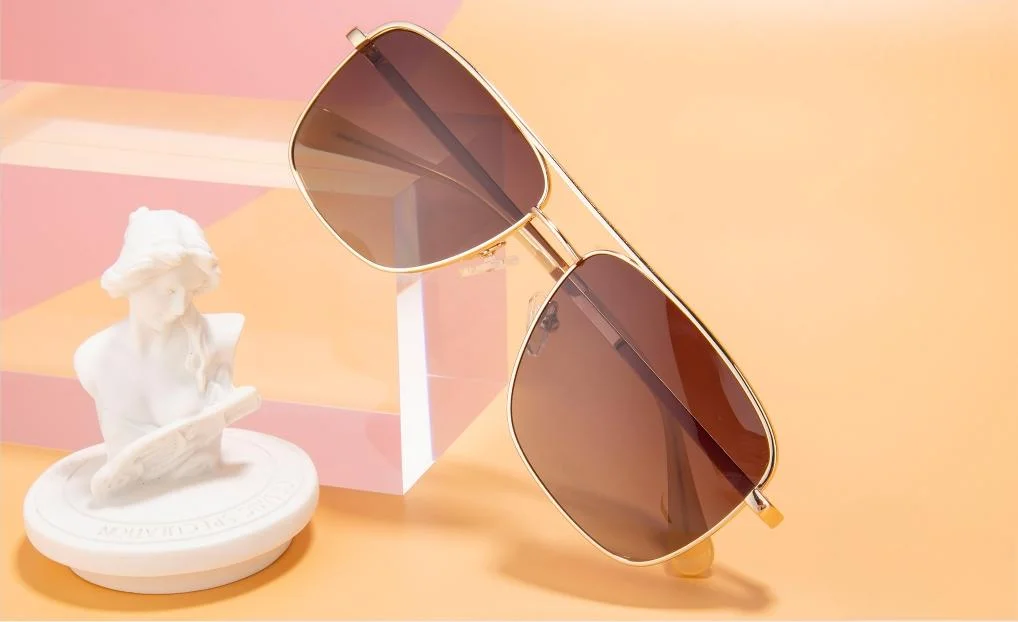 What is PANTONE 13-1023   Peach Fuzz?